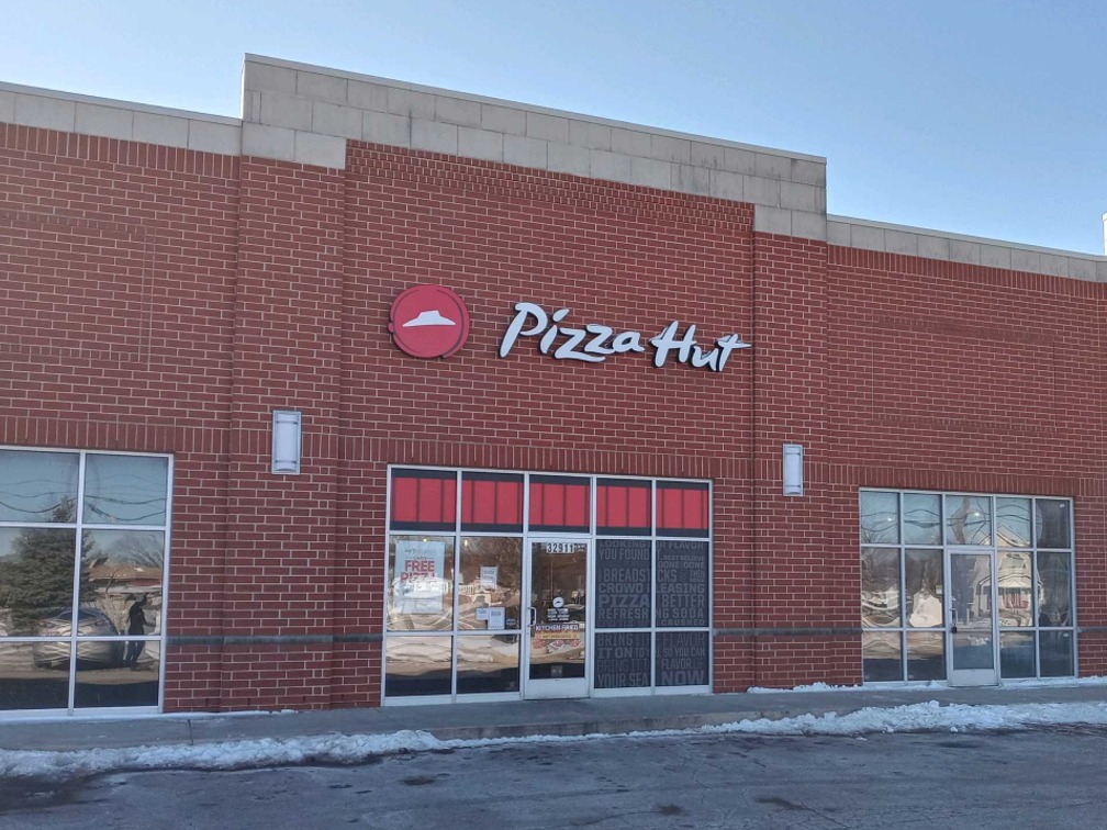 14 Mile Roseville, Michigan Pizza Hut